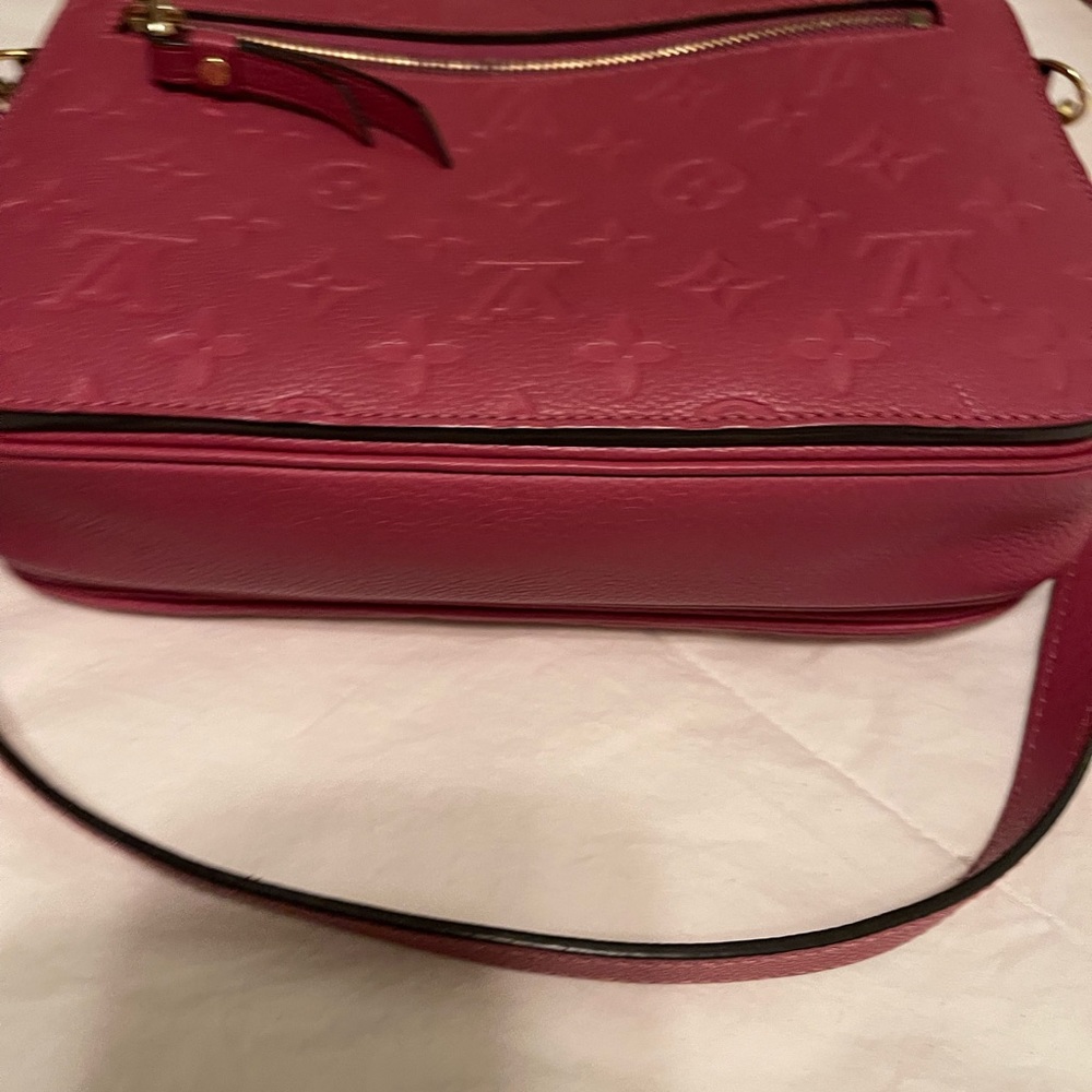 Lv Mtis Pouchette Like New Condition - image 3
